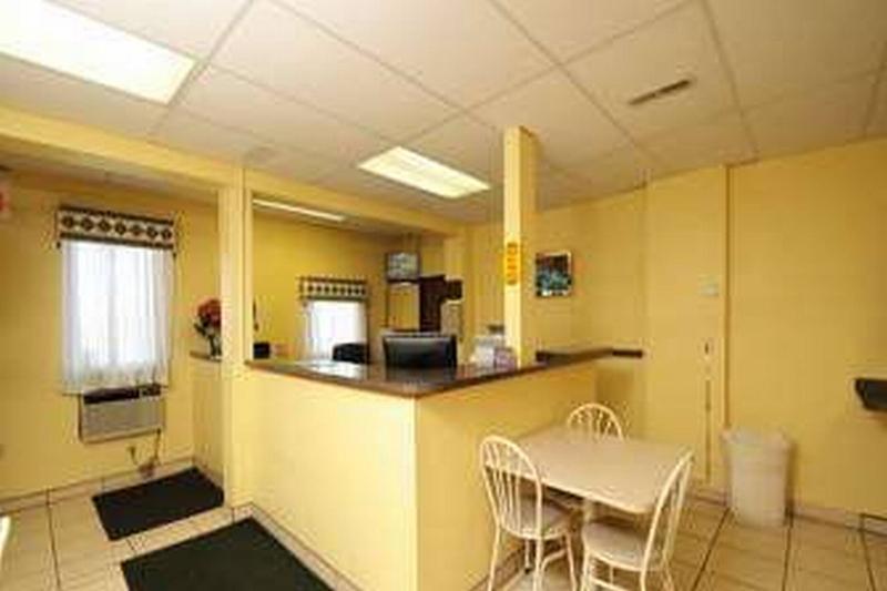 Travelodge Yankton Esterno foto
