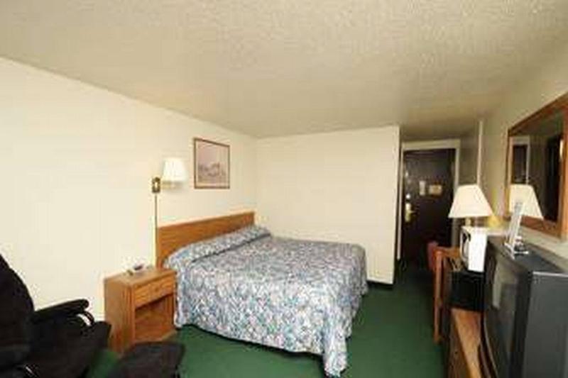 Travelodge Yankton Esterno foto